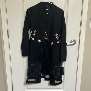 NEW WITH TAGS gorgeous tunic never worn with amazing detail